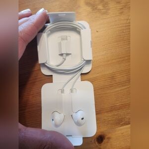 Apple White Wired EarPods with Lightning Connector